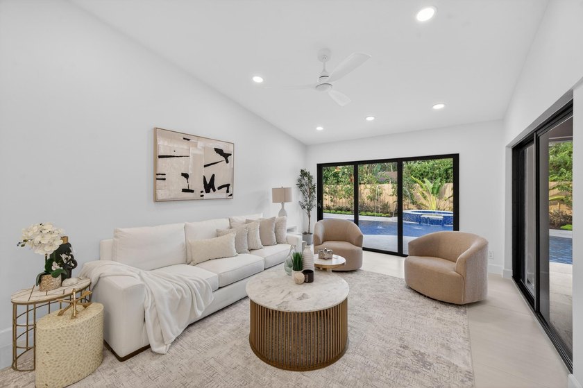 Exquisitely reimagined, this stunning 3-bedroom, 2-bath - photo 15