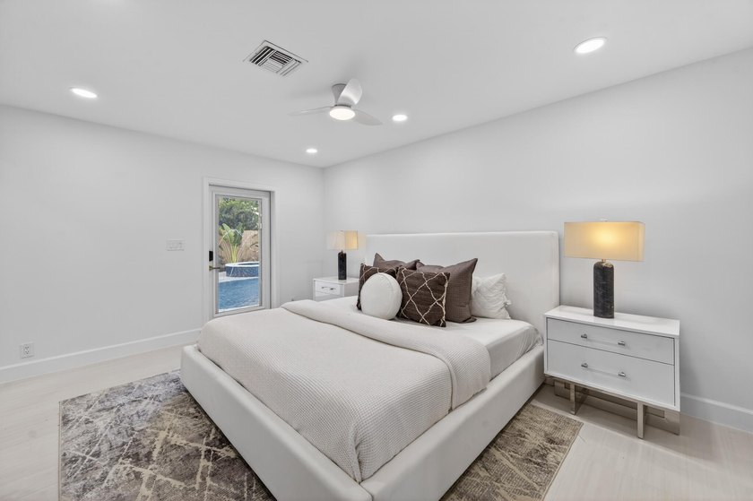 Exquisitely reimagined, this stunning 3-bedroom, 2-bath - photo 19