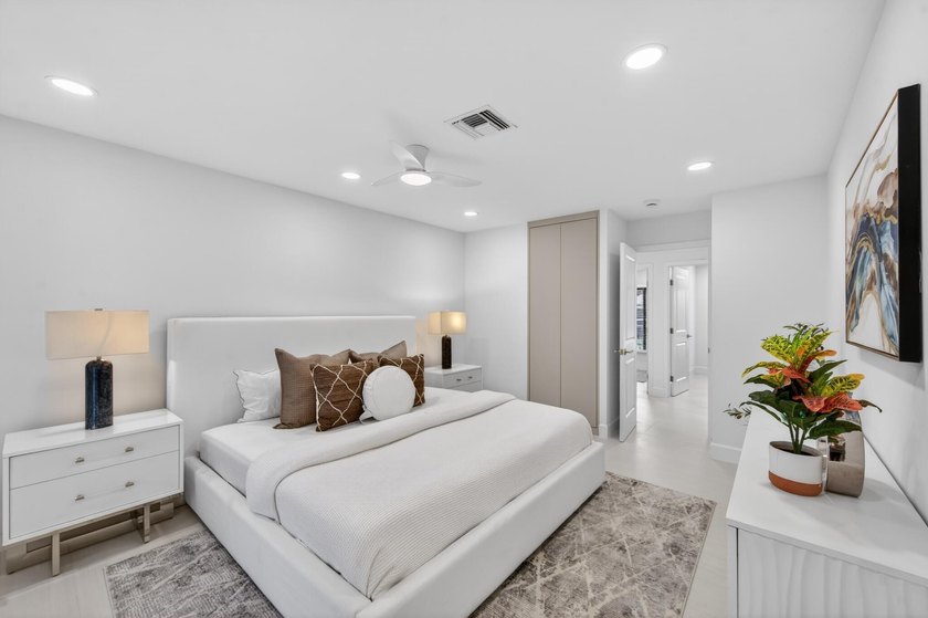 Exquisitely reimagined, this stunning 3-bedroom, 2-bath - photo 20