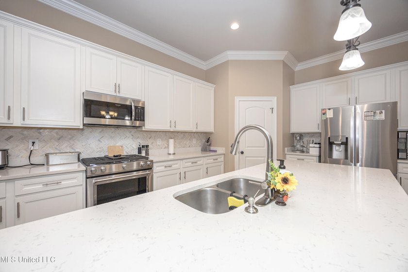 WELCOME TO YOUR DREAM HOME IN OCEAN SPRINGS, MISSISSIPPI! This - photo 23