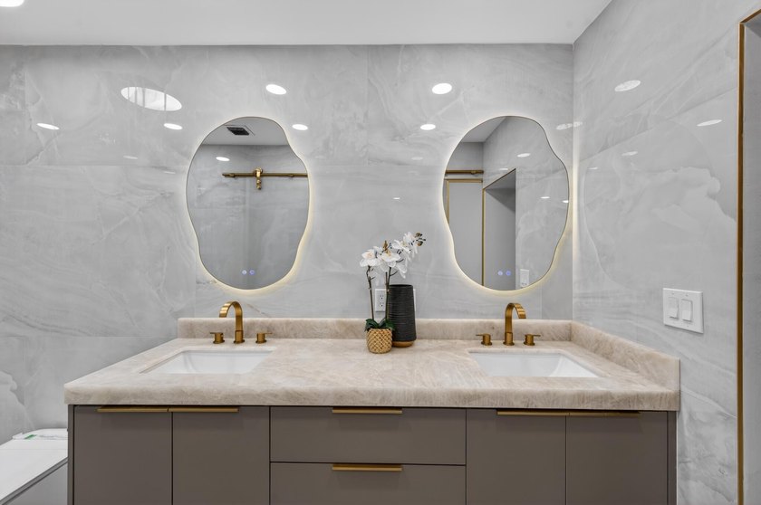 Exquisitely reimagined, this stunning 3-bedroom, 2-bath - photo 24