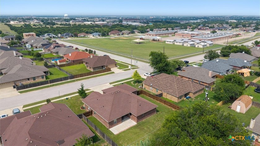 Welcome to the wonderful neighborhood of Onion Creek! The home - photo 24