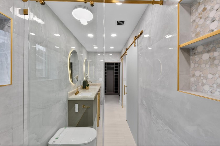 Exquisitely reimagined, this stunning 3-bedroom, 2-bath - photo 27