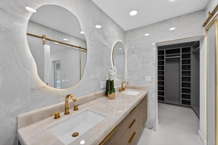 Exquisitely reimagined, this stunning 3-bedroom, 2-bath - photo 28