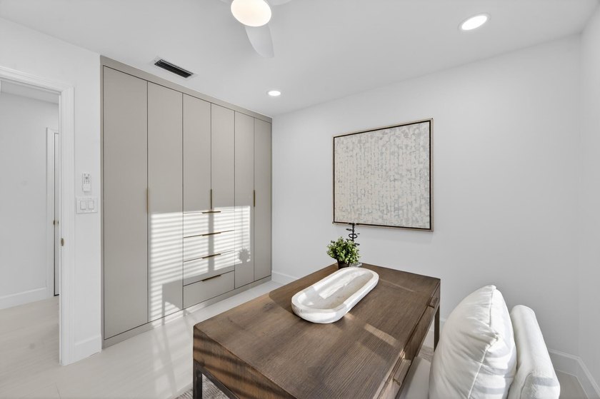 Exquisitely reimagined, this stunning 3-bedroom, 2-bath - photo 31