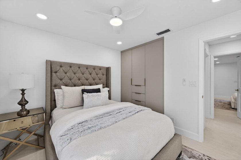 Exquisitely reimagined, this stunning 3-bedroom, 2-bath - photo 33