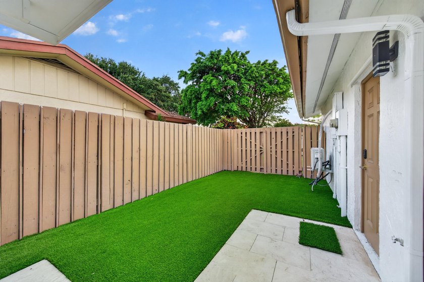 Exquisitely reimagined, this stunning 3-bedroom, 2-bath - photo 38