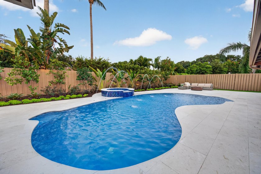Exquisitely reimagined, this stunning 3-bedroom, 2-bath - photo 40