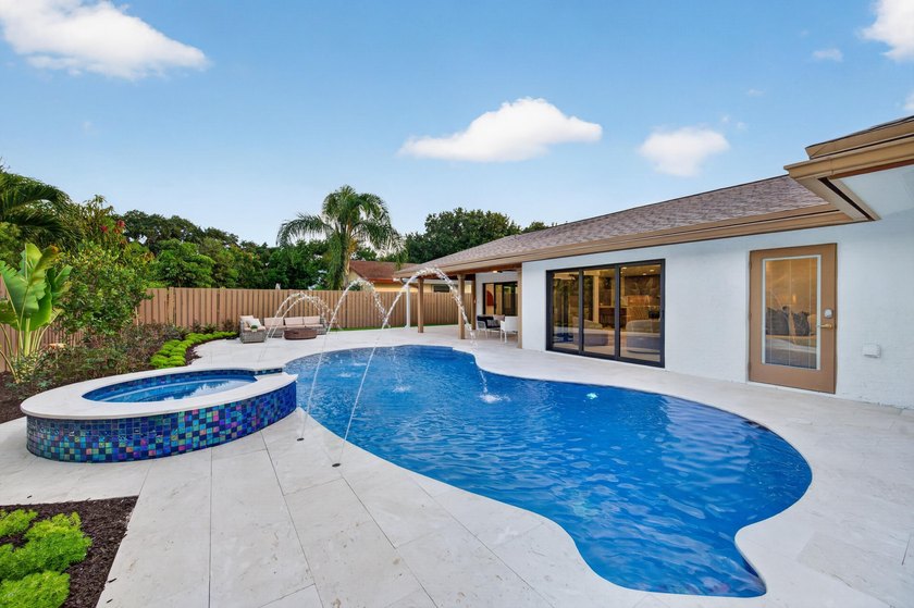 Exquisitely reimagined, this stunning 3-bedroom, 2-bath - photo 48