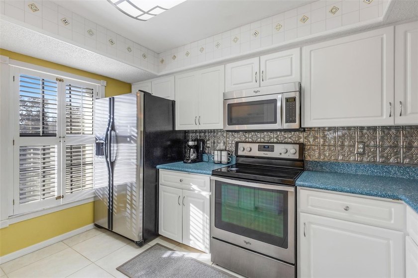 MOTIVATED SELLER! Enjoy the added benefit of HOA fees paid in - photo 5