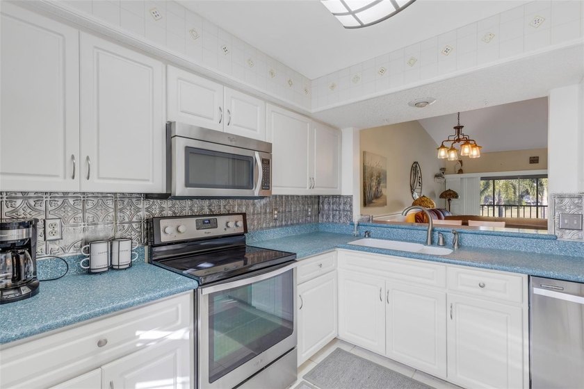 MOTIVATED SELLER! Enjoy the added benefit of HOA fees paid in - photo 6