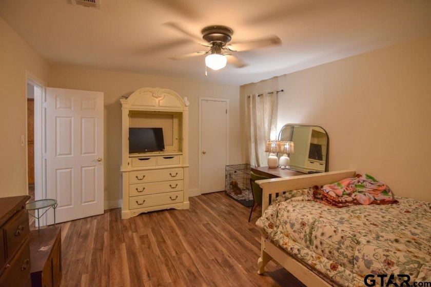 Welcome to your dream home nestled just outside of Mt. Pleasant - photo 15