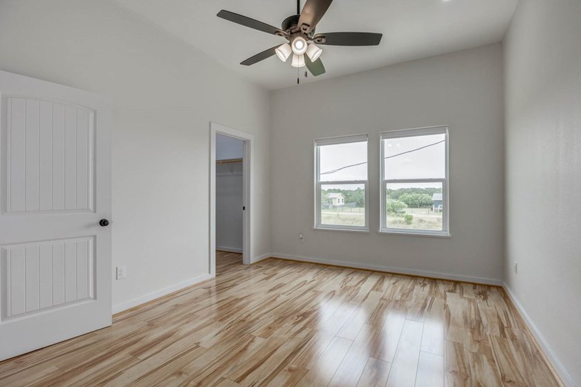 Coastal Luxury Meets Modern Comfort in Holiday Beach - New - photo 17