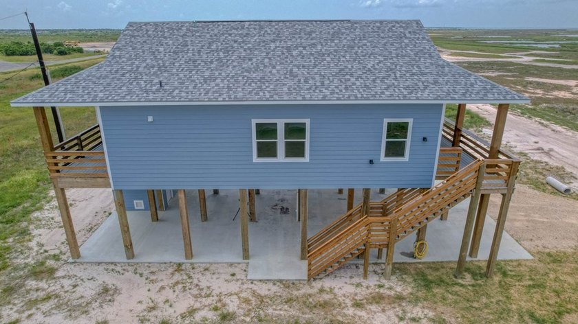 Coastal Luxury Meets Modern Comfort in Holiday Beach - New - photo 23
