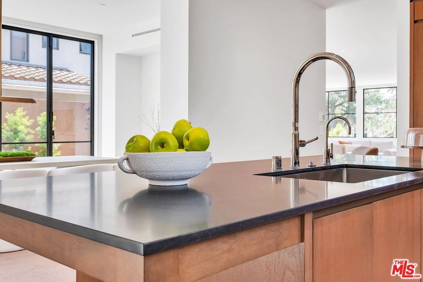 Welcome to 421 19th Street - a brand new custom-built residence - photo 24