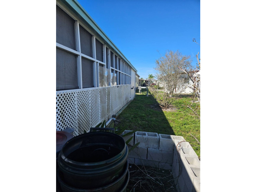 This is such a cute house! 2 bedrooms, 2 bath 1980 Eldorado - photo 3