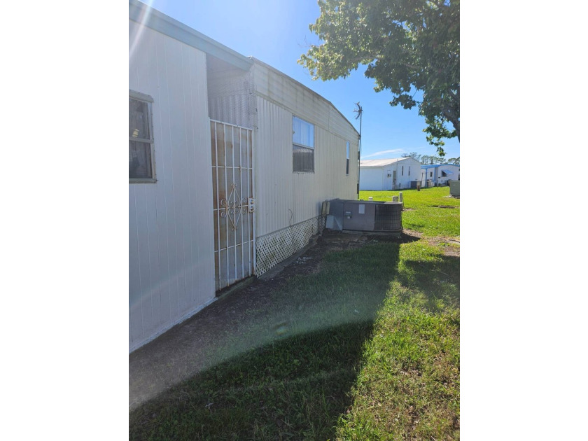 This is such a cute house! 2 bedrooms, 2 bath 1980 Eldorado - photo 4