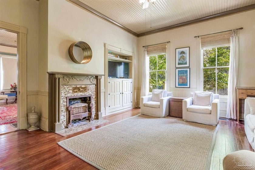Welcome to 1017 N Palafox Street, a timeless Queen Anne - photo 4