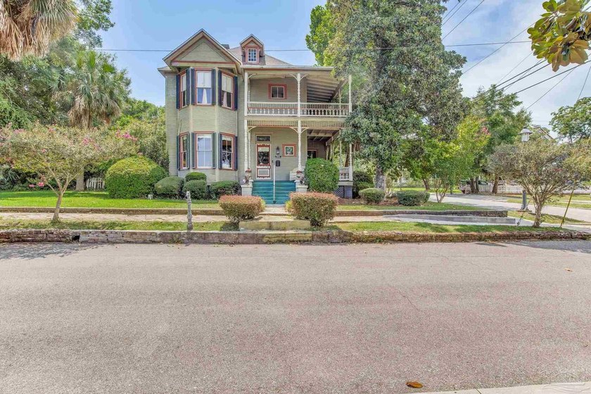 Welcome to 1017 N Palafox Street, a timeless Queen Anne - photo 6