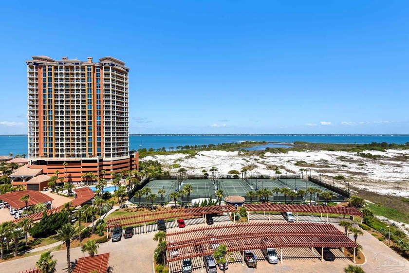 Beautiful 9th floor condo with spectacular views of the - photo 3