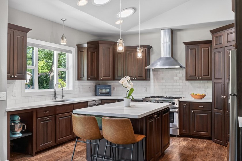 This thoughtfully designed ranch offers exceptional comfort and - photo 11