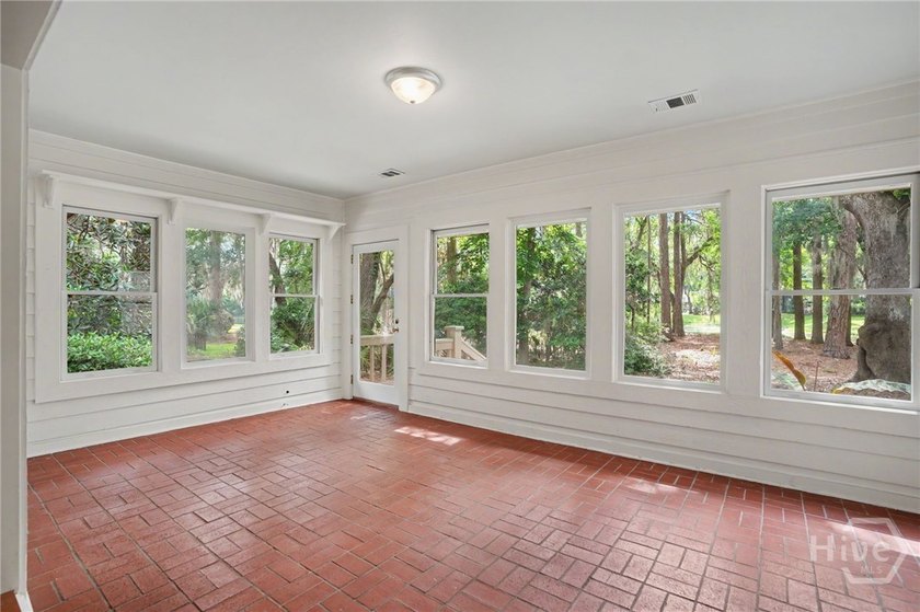 This end-unit townhome offers extra privacy and a practical - photo 13