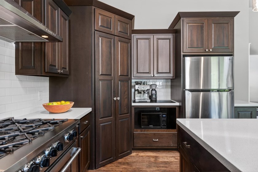 This thoughtfully designed ranch offers exceptional comfort and - photo 17