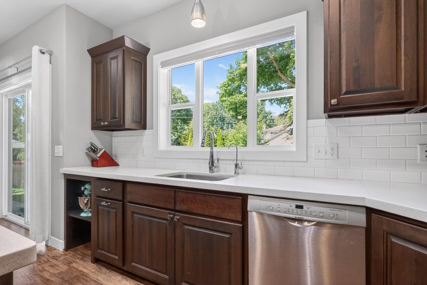 This thoughtfully designed ranch offers exceptional comfort and - photo 21