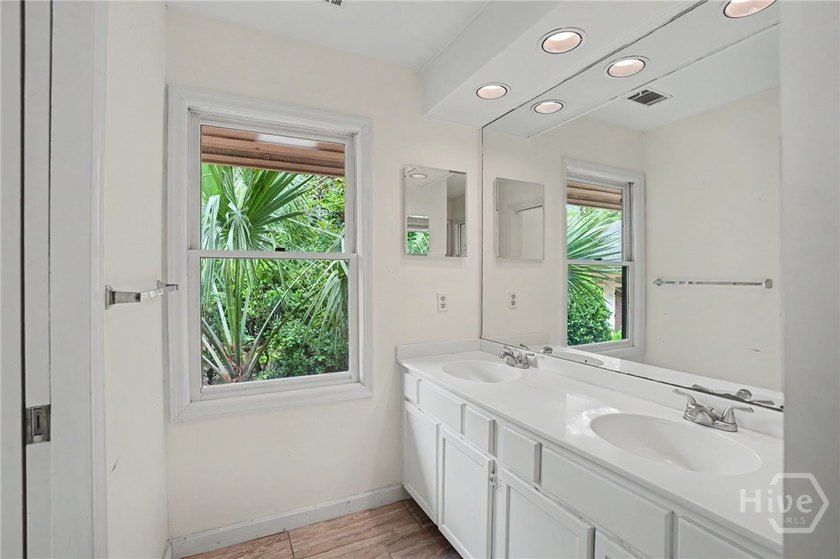 This end-unit townhome offers extra privacy and a practical - photo 22