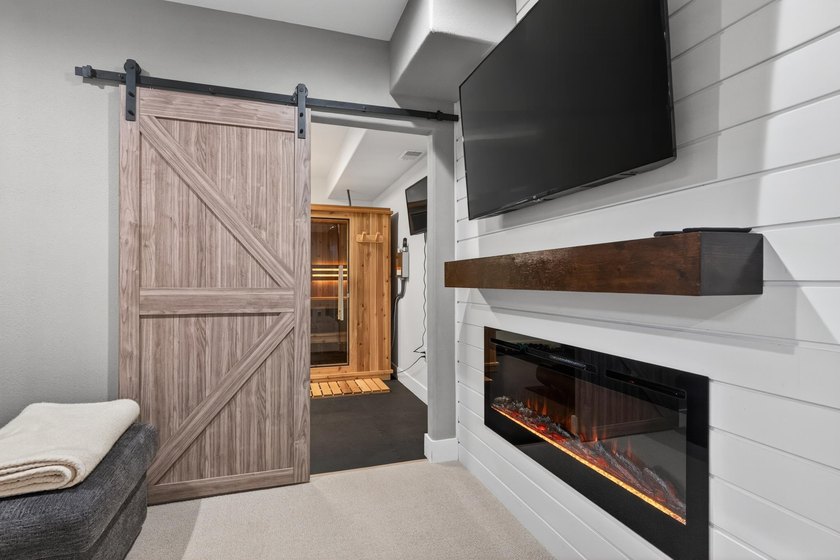 This thoughtfully designed ranch offers exceptional comfort and - photo 39