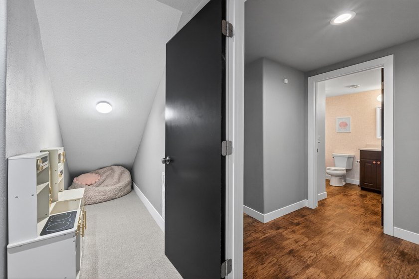 This thoughtfully designed ranch offers exceptional comfort and - photo 48