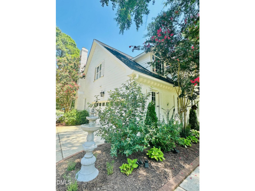A unique opportunity to acquire a furnished luxury turn-key home - photo 4