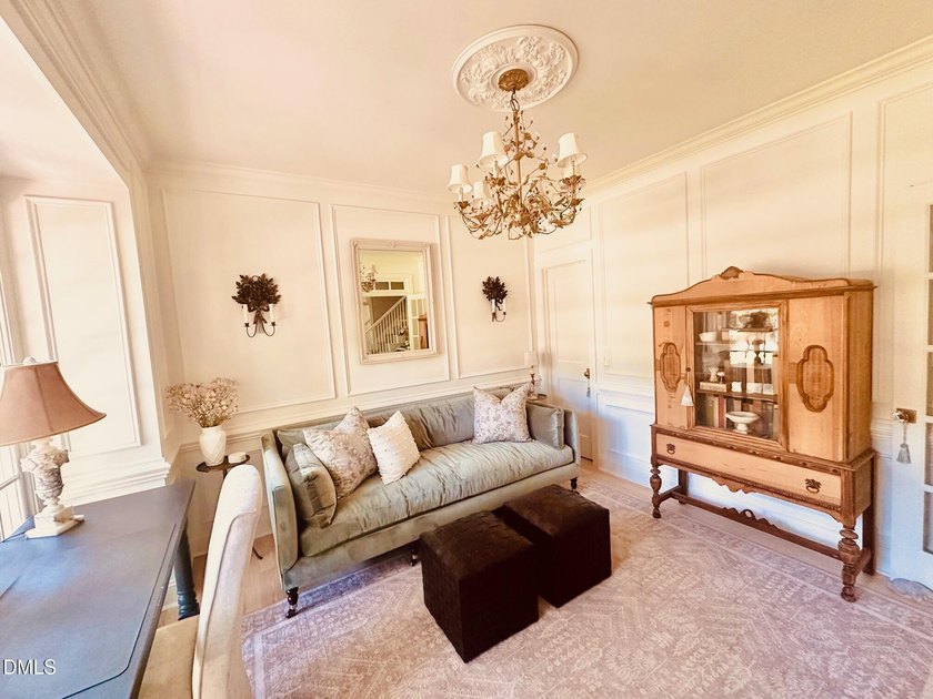 A unique opportunity to acquire a furnished luxury turn-key home - photo 10