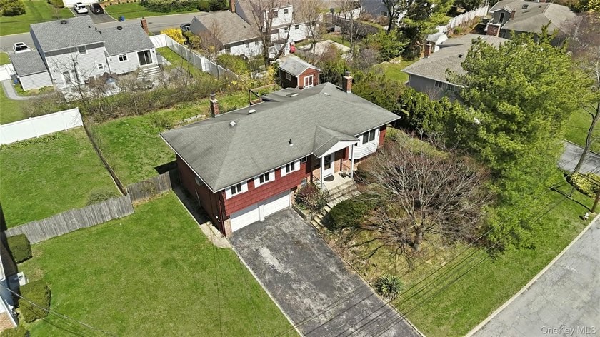 Welcome to 19 Duke Place! This is a beautifully maintained home - photo 2