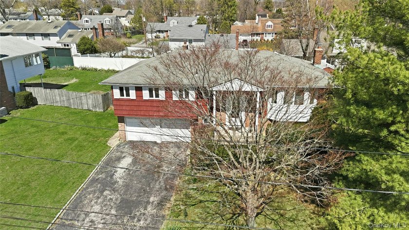 Welcome to 19 Duke Place! This is a beautifully maintained home - photo 3