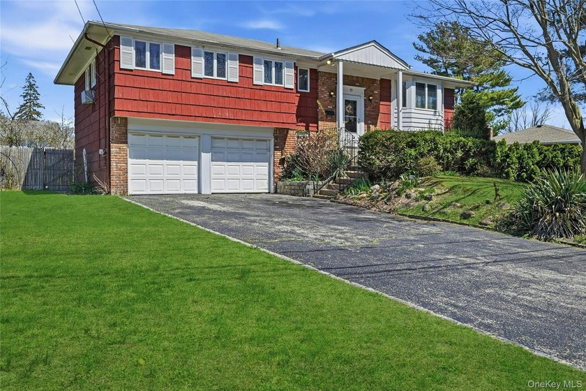 Welcome to 19 Duke Place! This is a beautifully maintained home - photo 4