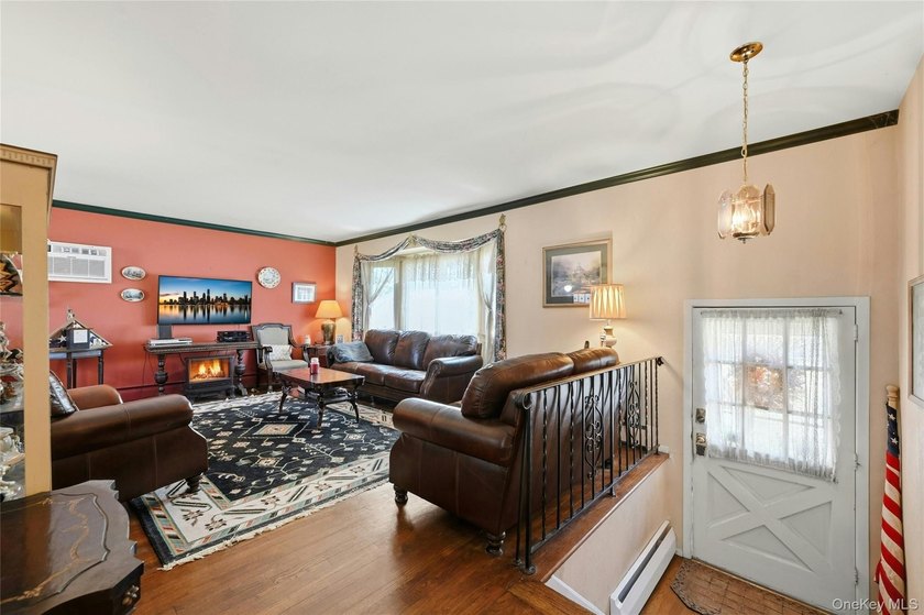 Welcome to 19 Duke Place! This is a beautifully maintained home - photo 7