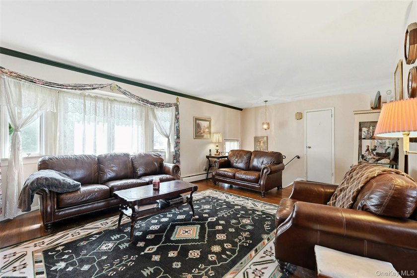 Welcome to 19 Duke Place! This is a beautifully maintained home - photo 10