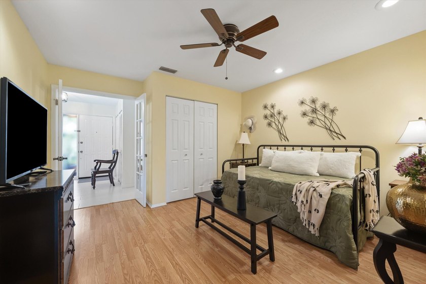 Welcome to this charming 2-bedroom, 2-bathroom villa situated in - photo 18