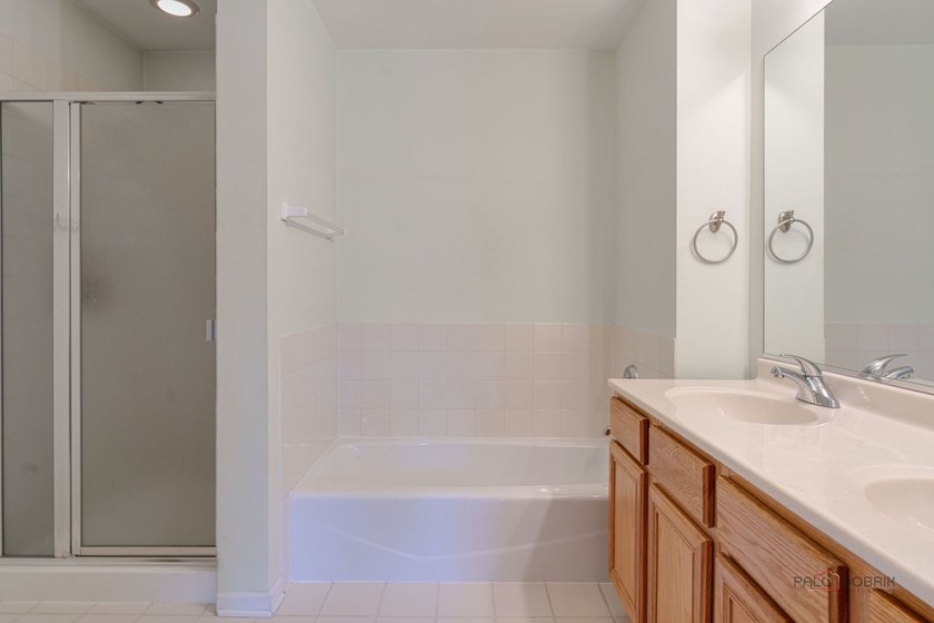 Welcome to this bright and spacious end-unit townhouse in the - photo 22