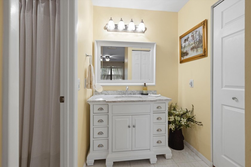 Welcome to this charming 2-bedroom, 2-bathroom villa situated in - photo 23