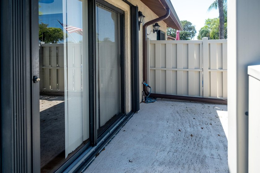 Amazing location on this water front villa. You can walk across - photo 24