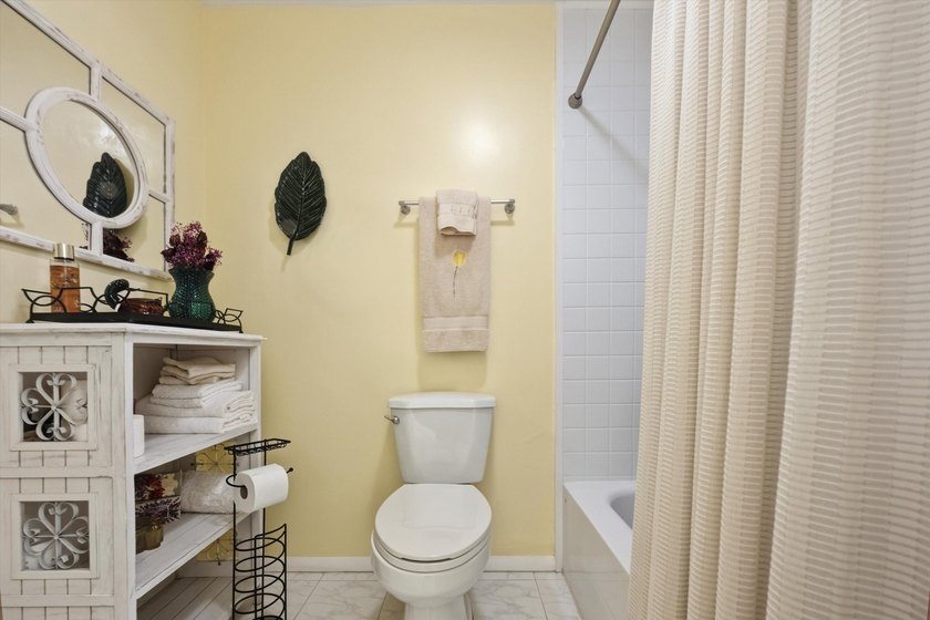 Welcome to this charming 2-bedroom, 2-bathroom villa situated in - photo 25