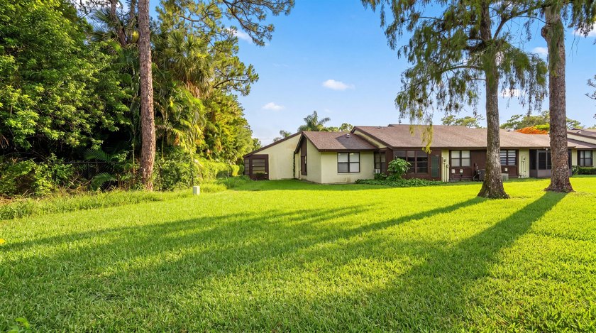 Welcome to this charming 2-bedroom, 2-bathroom villa situated in - photo 30