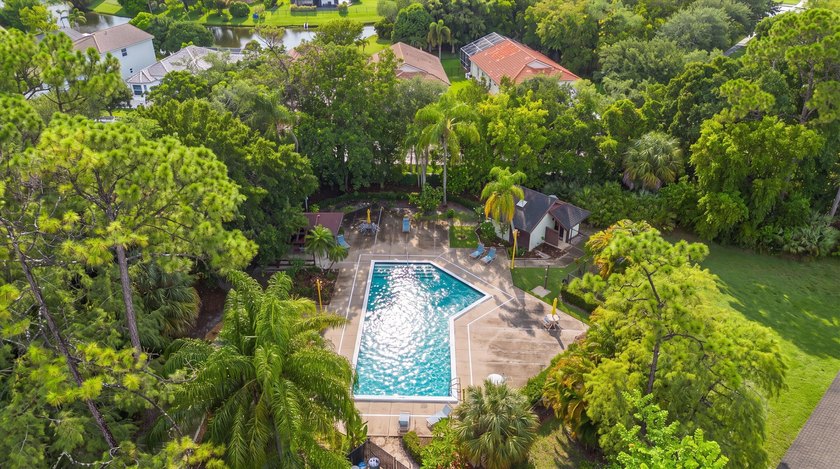Welcome to this charming 2-bedroom, 2-bathroom villa situated in - photo 38