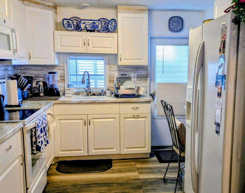 This beautifully upgraded home is sure to impress. The kitchen - photo 3