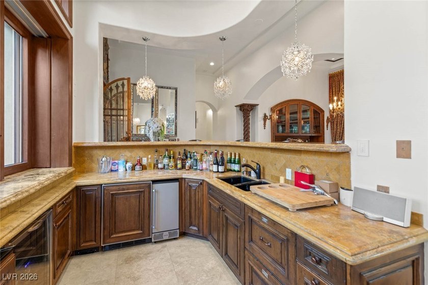 Timeless single-story custom estate with basement, offering 7 - photo 12