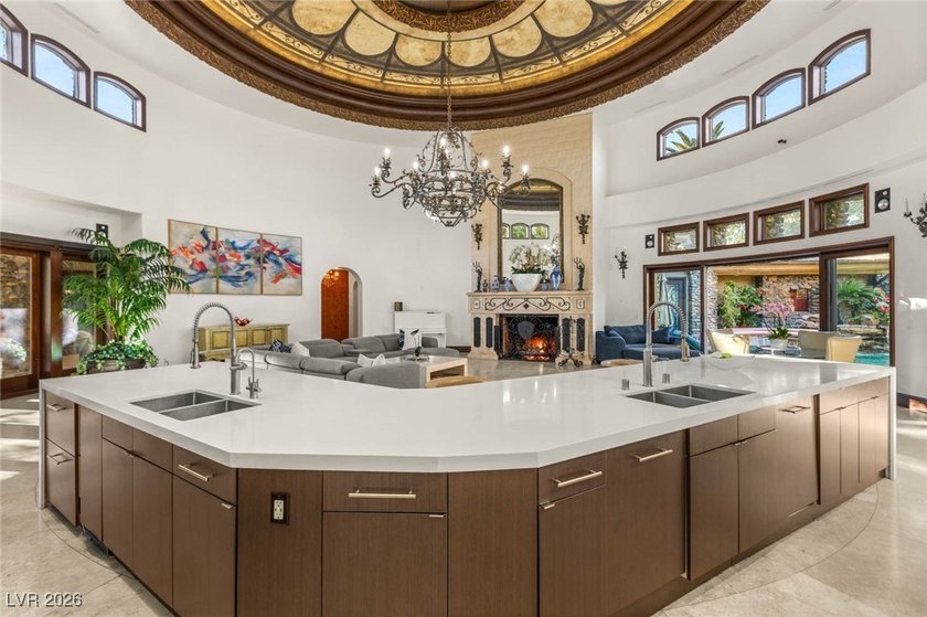 Timeless single-story custom estate with basement, offering 7 - photo 14