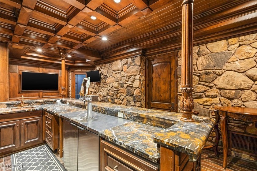 Timeless single-story custom estate with basement, offering 7 - photo 20
