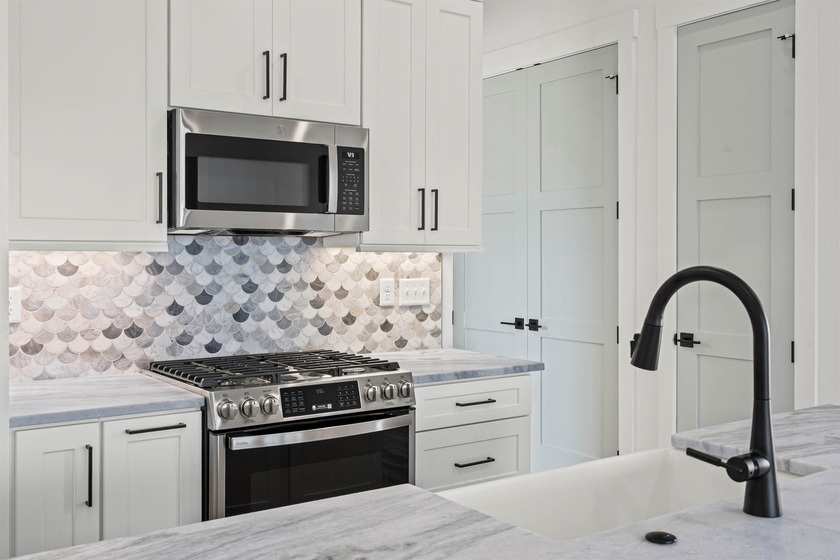 Brand-new Luxury Cottage in the heart of Gulf Shores offering - photo 4